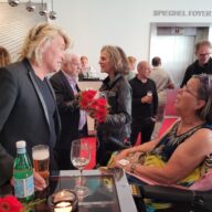 Hans Klok en OOPOEH van oppashond